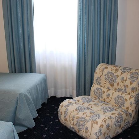 Hotel Pinolo グッビオ エクステリア 写真