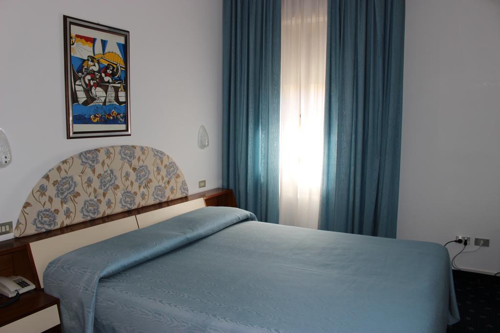 Hotel Pinolo グッビオ エクステリア 写真