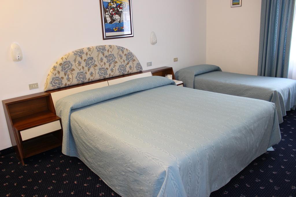 Hotel Pinolo グッビオ エクステリア 写真