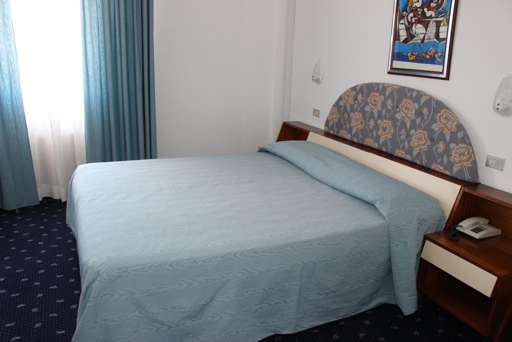 Hotel Pinolo グッビオ エクステリア 写真