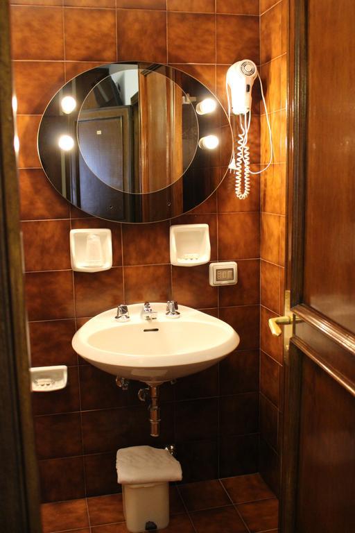 Hotel Pinolo グッビオ エクステリア 写真