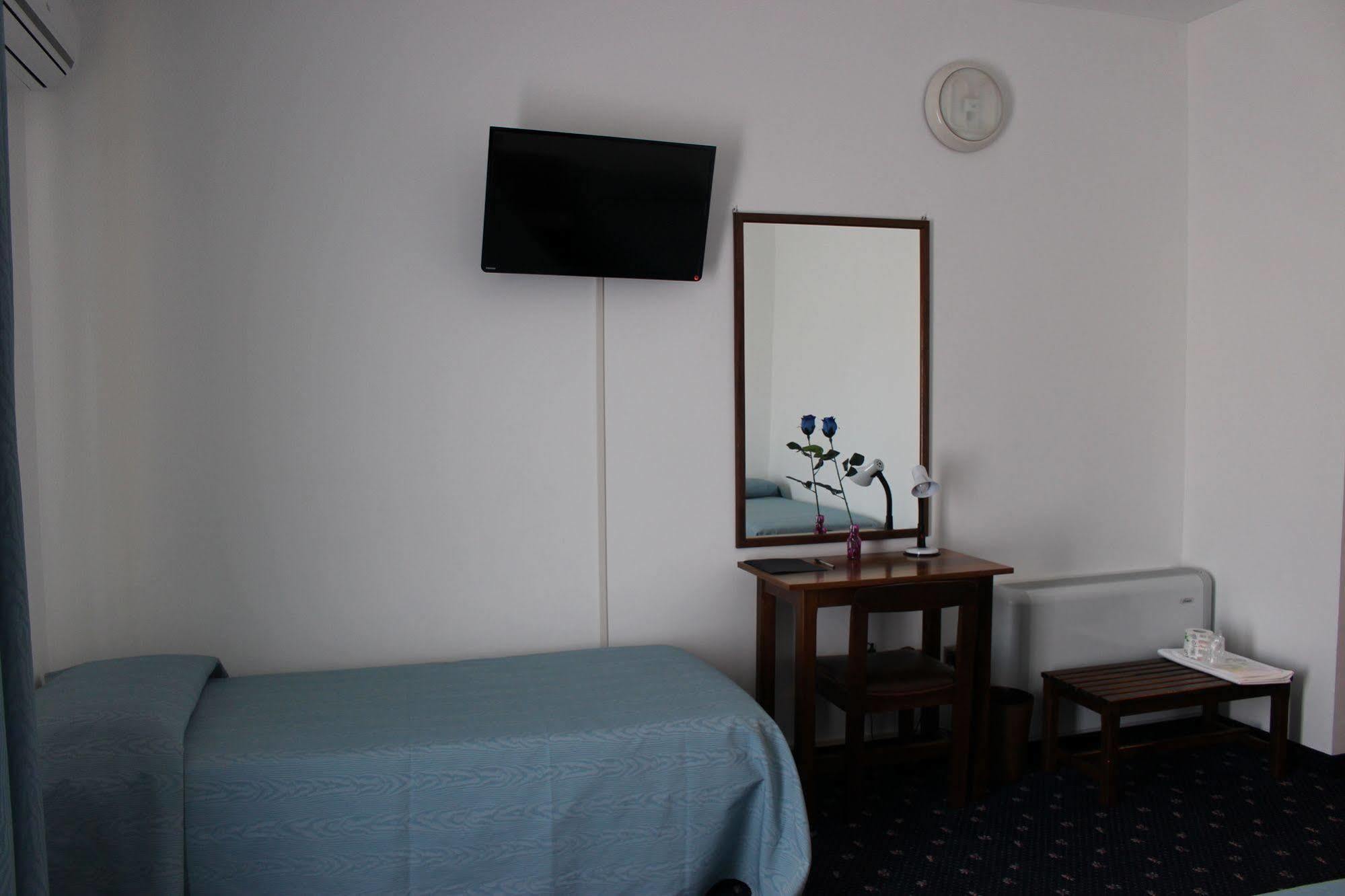 Hotel Pinolo グッビオ エクステリア 写真