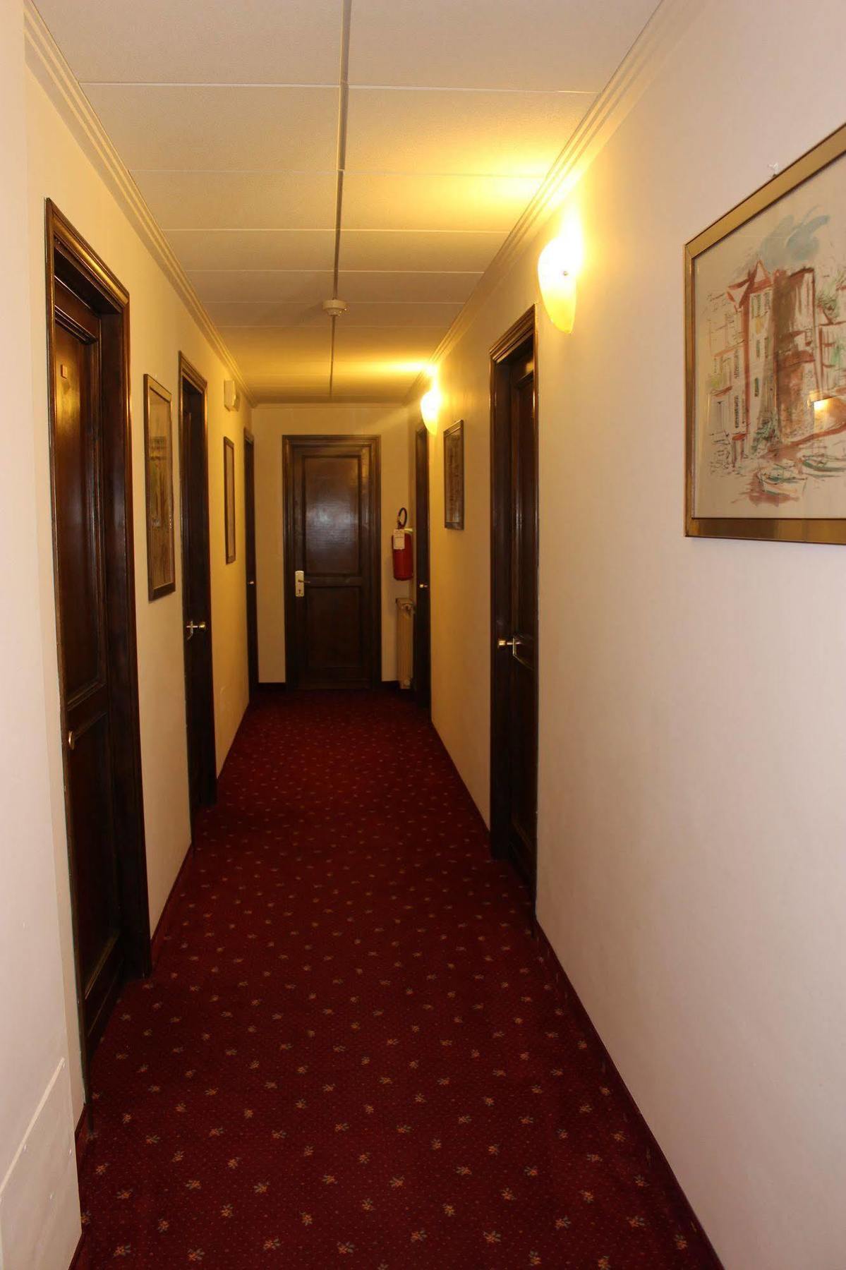 Hotel Pinolo グッビオ エクステリア 写真